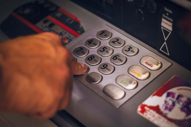 Retirer de l’argent en Colombie : banques, frais et conseils